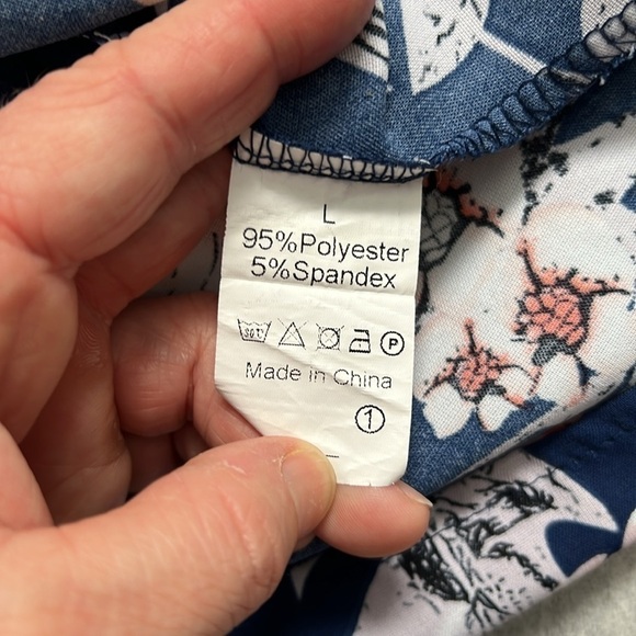 Floral navy blue, white, & pink button down tank top Large adjustable straps - Picture 6 of 12